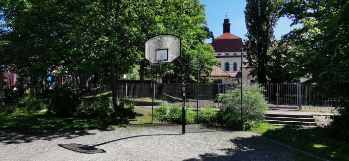 Basketballplatz-an-der-Helmholtzschule