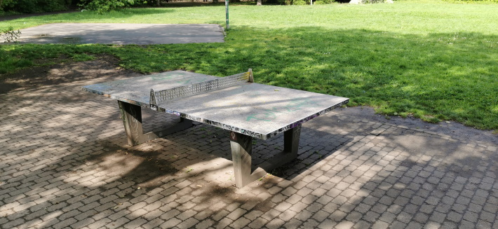 Tischtennisplatte-im-Elsapark