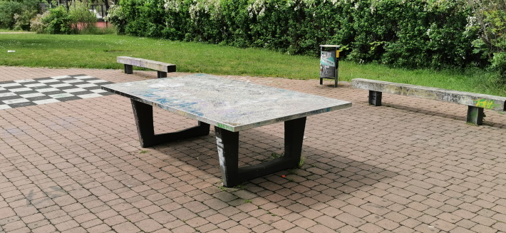 Tischtennisplatte-an-der-Fritz-Siemon-Straße