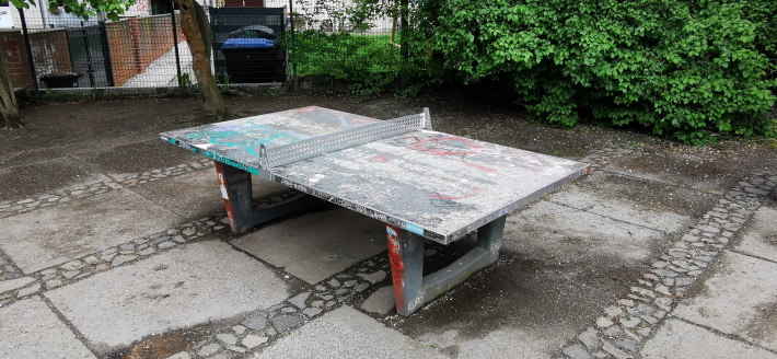Tischtennisplatte-an-der-Rosa-Luxemburg-Straße