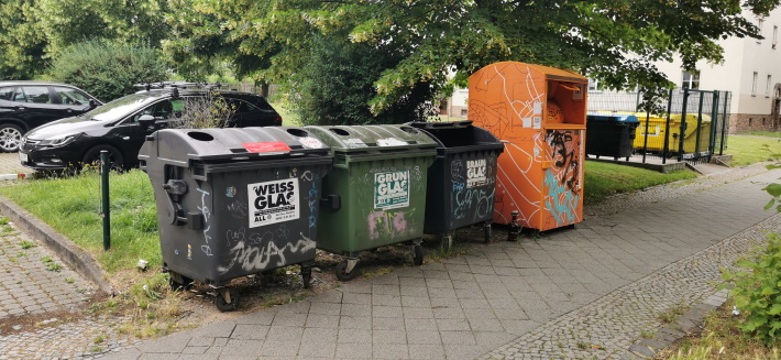 Altglascontainer - Erich-Zeigner-Allee in Leipzig (Plagwitz)