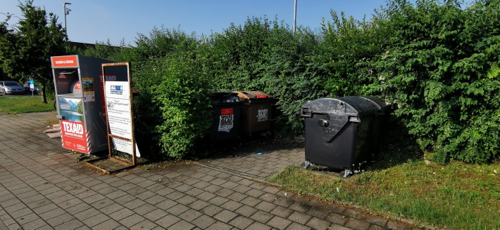 Altglascontainer - Tirolerweg in Leipzig (Probstheida)